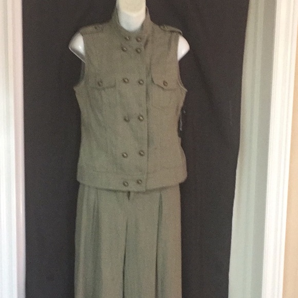 💕HOST PICK💕Kaki military inspired 2-piece outfit sold - Picture 1 of 4